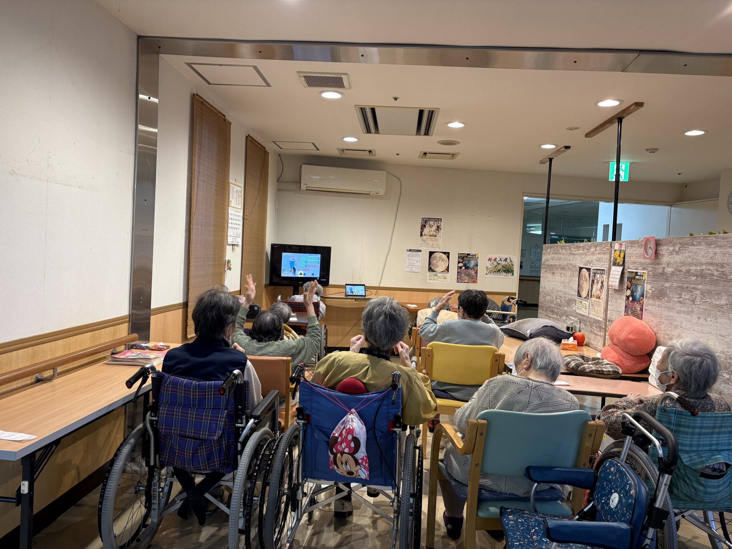 老人ホームの昼下がり